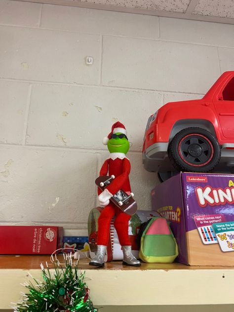 Grinch, Skateboard, Bench, Turn Ons, Christmas