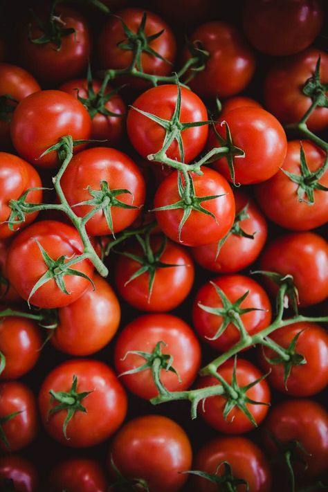 Tomato Garlic Dal Tomato Photography, Tomato Reference Photo, Tomato Pics, Tomato Photo, Cherry Tomato Photography, Red Vegetables Photography, Cherry Tomatoes Photography, Spinach Dal, Tomatoes