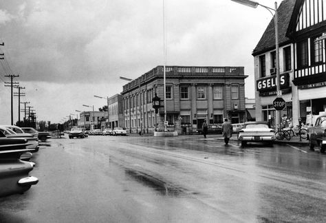 Downtown Highland Park, Illinois, at the intersection of Central and St. Johns Avenues, 1960. Highland Park Illinois, Chicago Tribune, St Johns, Highland Park, North Shore, Memory Lane, Great Photos, Places Ive Been, Illinois