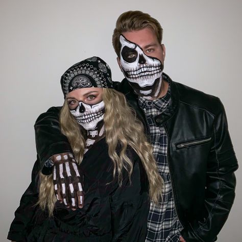 Couple Skull Costume, Skeleton Halloween Costume Couple, Couple Halloween Costumes Skeleton, Couples Skeleton Makeup, Skeleton Bride And Groom Costume, Skeleton Costume Couples, Couple Skeleton Makeup, Skeleton Makeup Couple, Couples Skeleton Costume