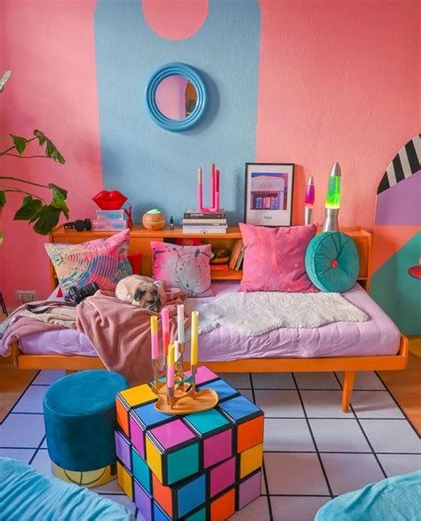 Bedroom Ideas Colorful, Funky Bedroom Decor, Retro Bedroom Ideas, Room Decor Funky, Maximalist Apartment, Funky Eclectic Decor, Funky Bedroom, Funky Room, Maximalist Interior Design