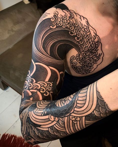 Nissaco on Instagram: “different angle of completed a little while ago. The left arm begins by gakkin from October 2020.  Then we will start the collaboration of…” Wave Tattoo Sleeve, Yakuza Style Tattoo, Japanese Water Tattoo, Japanese Wave Tattoos, Wave Tattoo Design, Water Tattoo, Blackout Tattoo, Handpoke Tattoo, Muster Tattoos