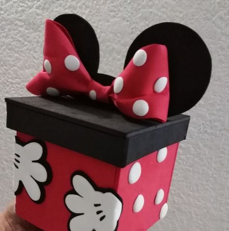 Minnie Mouse Valentines, Minnie Mouse Birthday Decorations, Valentine Mailbox, Beautiful Scrapbook Layouts, Eid Crafts, Mickey Mouse Design, Disney Theme Party, Gift Wrapping Inspiration, Cool Paper Crafts