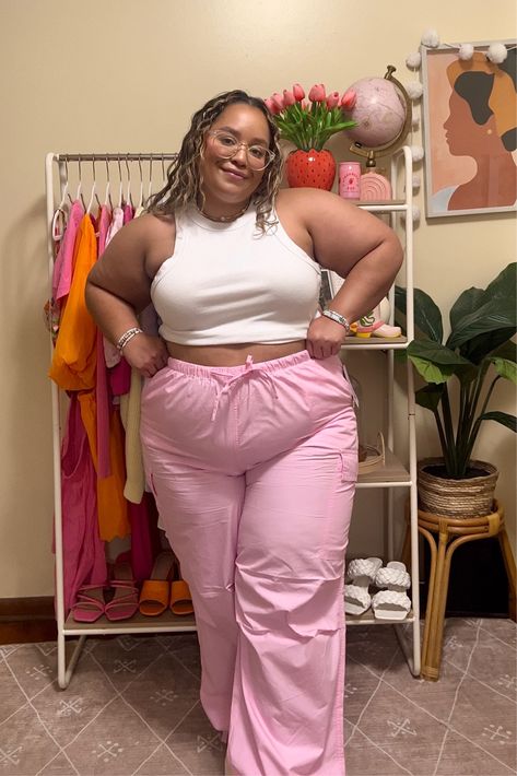 Pants Outfit Plus Size, Parachute Pants Outfit, Plus Size Baddie, Parachute Cargo, Plus Size Baddie Outfits, Outfit Plus Size, Baddie Outfits, Pants Outfit, Parachute Pants