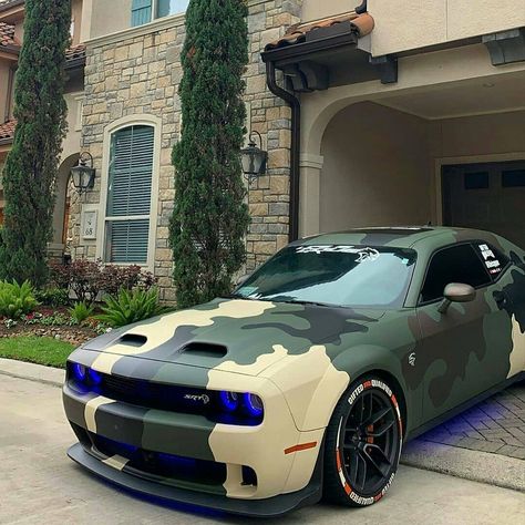 #challenger #scatpack #hellcat Custom Challenger, Dodge Sports Car, Black Dodge Charger, Camo Car, Dodge Charger Hellcat, Dodge Challenger Hellcat, Dodge Muscle Cars, Hellcat Challenger, Challenger Srt