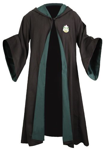 Replica Harry Potter Slytherin Robe Slytherin robeRepresent Slytherin House in authentic style with this Replica Harry Potter Slytherin Robe! The officially licensed Harry Potter Kostüm, School Acceptance, Harry Potter Robes, Gryffindor Slytherin Hufflepuff Ravenclaw, Fancy Robes, Harry Potter Halloween Costumes, Hogwarts Uniform, Harry Potter School, Stile Harry Potter