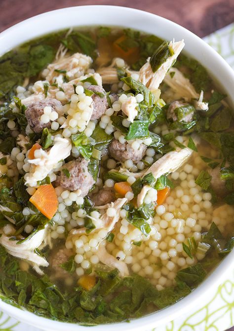 A classic Italian wedding soup recipe, with little bits of pasta, shredded chicken, spinach and of course those little meatballs! Wedding Soup Recipe, Best Ground Beef Recipes, Italian Wedding Soup Recipe, Lasagna Soup Recipe, Fancy Dinner Recipes, Chicken Spinach, Wedding Soup, Lasagna Soup, Chicken Soup Recipes