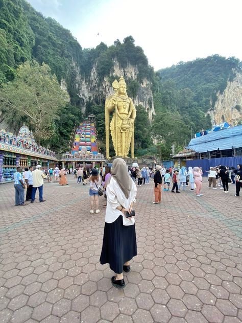 Batu Caves, Malaysia Batu Caves Outfit, Batu Caves Malaysia, Batu Caves, Simple Outfit, Kuala Lumpur, Simple Outfits, Travel, Quick Saves