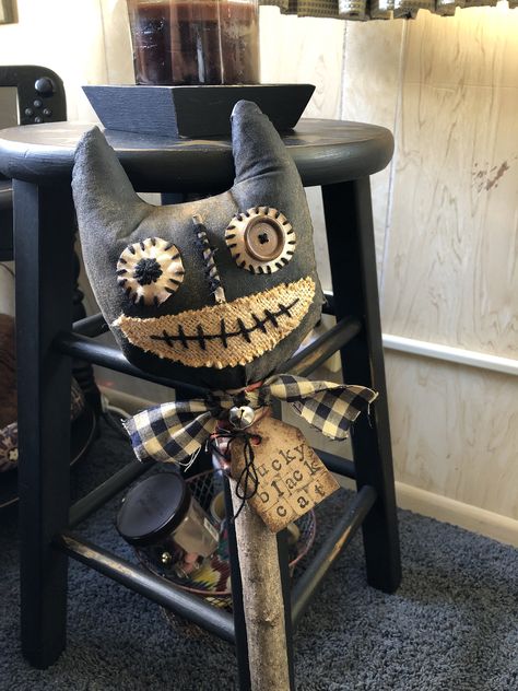 Primitive Animal Patterns, Prim Halloween Decor, Primitive Black Cat, Primitive Gothic Decor, Primitive Halloween Patterns, Primitive Halloween Dolls, Diy Primitive Halloween Decor, Primitive Decorating Country Craft Ideas, Urban Living Room Design