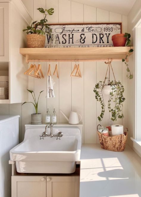 Beautiful farmhouse style country laundry room with space to hang clothing above farm sink and folding counter under window - @juniper.creek.farmhouse Country Style Laundry Room, Farmhouse Laundry Room Sink, Inside Farmhouse, Country Laundry Room, Country Laundry, Country Laundry Rooms, Traditional Laundry Room, Small Laundry Room Makeover, Rustic Decorating