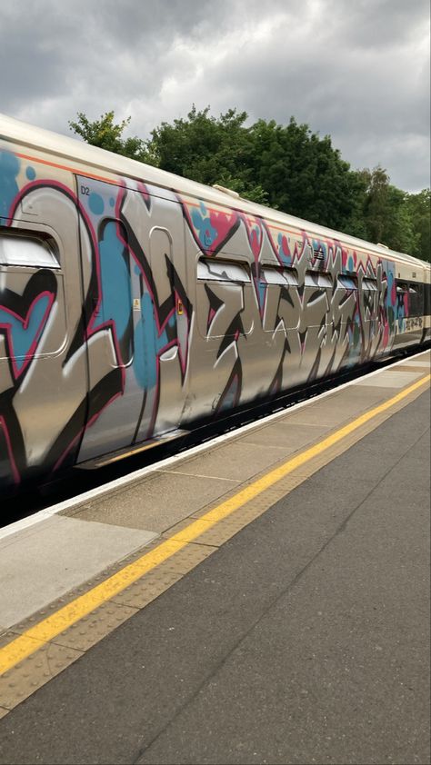 Graffiti On Trains, Graffiti Inspiration, Train Graffiti, Graffiti Piece, Love Graffiti, World On Fire, Street Graffiti, Edgy Wallpaper, London Underground