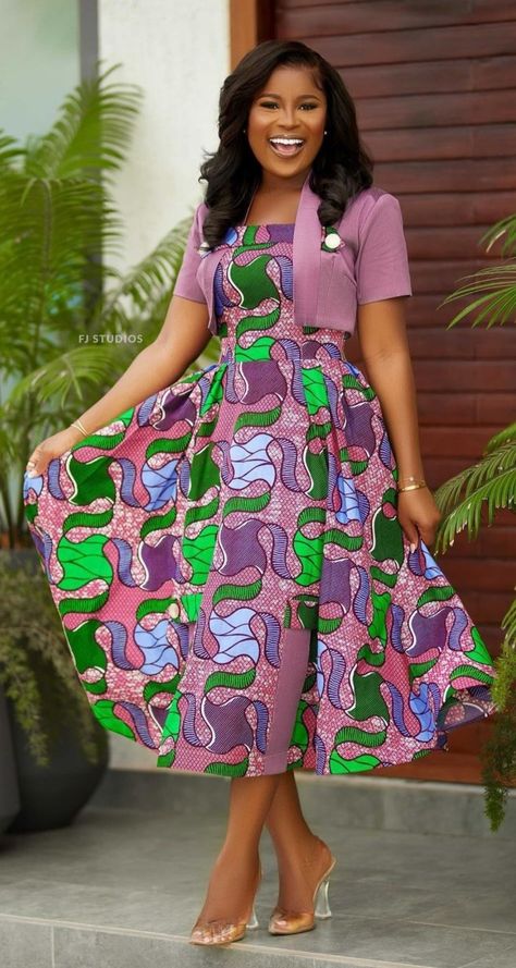 Vitenge Design, Ghana Dress Styles, Kampala Gown Styles For Ladies, Chitenge Dresses, African Attire Dresses, Ankara Short Gown Styles, African Dresses Modern, African Inspired Clothing, African Fashion Traditional