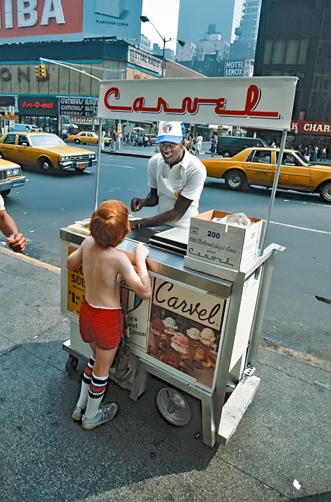 Rare sighting of a Carvel street cart, 1982. Disc-O-mat and Beefsteak Charlie’s in the background. New York Illustration, Vintage Ice Cream, Concept Art Drawing, Vintage New York, Historical Events, Retro Art, Historical Photos, Vintage Advertisements, Dog Days