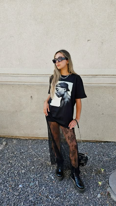 #outfits  #encaje #street #verano #trendy Lace Skirt Festival Outfit, Lace Skirt Oversized Tee, Black Lace Maxi Skirt Outfit, Sheer Lace Skirt Outfit, Black Lace Skirt Outfit Ideas, Long Lace Skirt Outfit, Sheer Lace Top Outfit, Lace Maxi Skirt Outfit, Lace Skirt Outfit Ideas