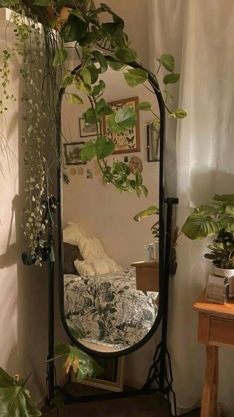 Green Room Ideas Bedroom, Dark Green Rooms, Sage Bedroom, Closet Room Ideas, Rooms Bed, Indie Bedroom, Ideas Habitaciones, Bed In Closet Ideas, Closet Bed