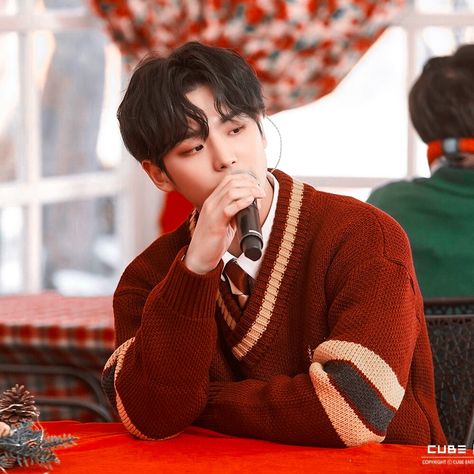 Pentagon Christmas, Yang Hongseok, Hongseok Pentagon, Kpop Profiles, Christmas Aesthetic, Turtle Neck, Christmas, Quick Saves