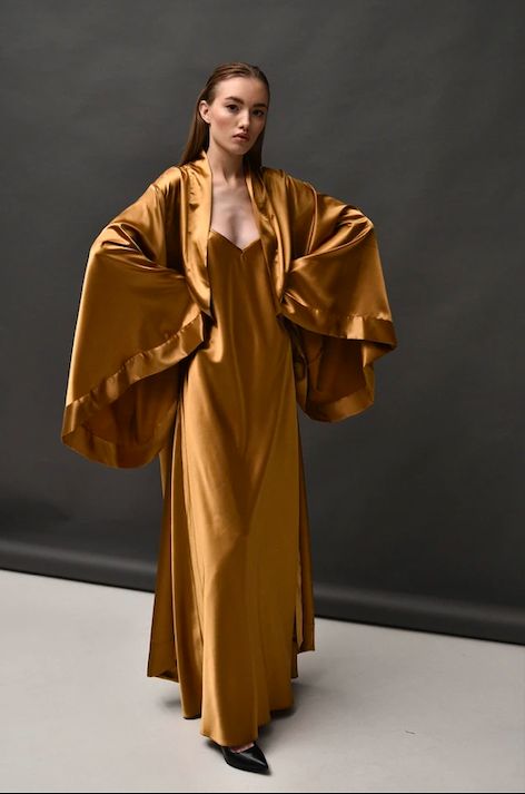 Gold Nightgown, Bride Robes, Silhouette Mode, Nightgown Long, Nightgown Set, Luxury Robes, Nightgown Sets, Satin Kimono, Moda Boho