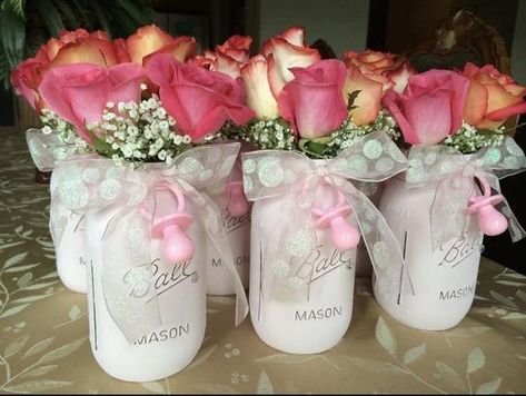 Set Of 4 Mason Jar Centerpieces -- ts A Girl Centerpiece -- Pink Baby Shower Centerpiece -- Mason Ja Pink Baby Shower Centerpieces, Baby Shower Elegante, Spring Mason Jar, Baby Shower Center, Baby Shower For Girl, Girl Baby Shower Centerpieces, Vintage Baby Shower, Baby Shower Vintage, Trendy Baby Shower Ideas