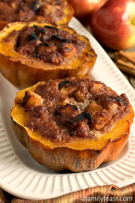 Apple-Stuffed Acorn Squash - A Family Feast® Apple Stuffed Acorn Squash, Zucchini Zoodles, Winter Squash Recipes, Stuffed Acorn Squash, Acorn Squash Recipes, Acorn Squash, Squash Recipes, Veggie Dishes, Apple Recipes