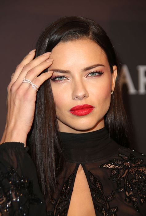 Adriana Lima Beauty, Adriana Lima 2017, Kate Winslate, Modelling Photography, Maybelline Cosmetics, French Beauty Secrets, Art Academia, Morning Beauty Routine, Mazzy Star