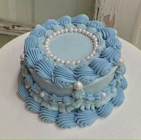 Blue Birthday Cakes Aesthetic, Light Blue Vintage Cake, Blue Birthday Cakes, Birthday Cake Decorating Ideas, Vintage Birthday Cakes, Cupcakes Decorados, Simple Cake Designs, Mini Cakes Birthday, Cake Decorating Ideas