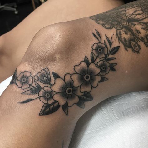 Delicate Traditional Tattoo, Americana Floral Tattoo, Traditional Style Floral Tattoo, Feminine American Traditional Tattoos Flower, American Traditional Wildflower Tattoo, Traditional Butterfly Tattoo, Wreath Tattoo, Hippie Tattoo, Traditional Tattoo Flowers