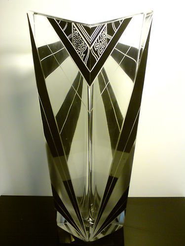 a stunning Palda bohemian art deco maxi geometric vase: Bohemian Art Deco, Geometric Vase, Art Deco Vases, Art Deco Inspiration, Geometric Vases, Art Deco Geometric, Art Deco Home, Art Deco Glass, Bohemian Art