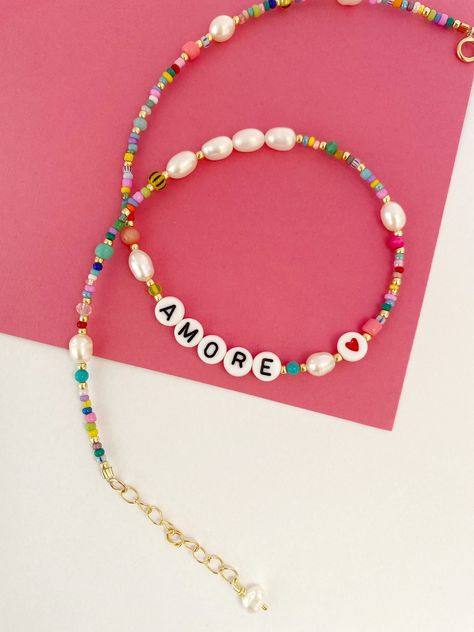 Pearl And Bead Necklace, Mixed Beads Necklace, Diy Beading, Gold Pearl Bracelet, Necklace Bead, Diy Bracelet Designs, Rainbow Necklace, Necklace Initial, Handmade Beaded Necklaces