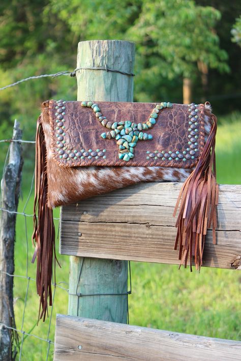 Leather Accessories Diy, Cowhide Purse, Western Accessories, Estilo Country, Bags Handmade, Leather Bags Handmade, Leather Pattern, Leather Diy, Photography Branding