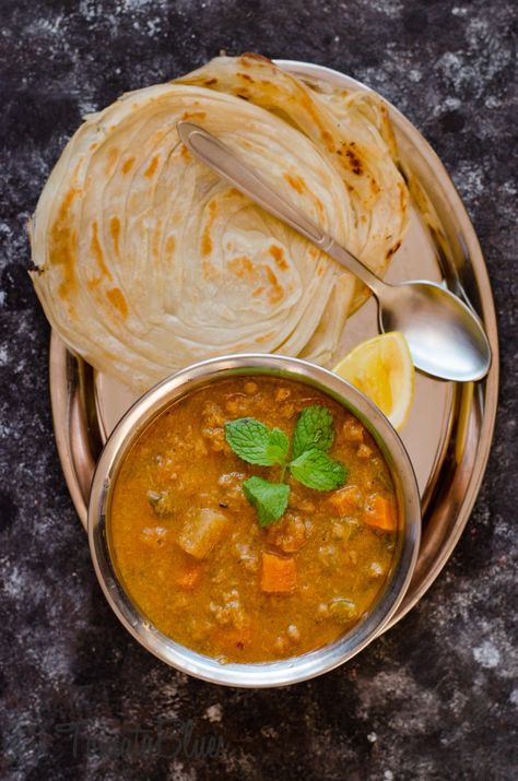 veg salna or parotta salna Veg Thali Indian, Parota Recipe, Parotta Salna, Veg Korma, Parotta Recipe, Food Thali, Veg Breakfast, Dinner Indian, Indian Food Photography