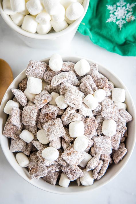 These Hot Chocolate Muddy Buddies are a fun twist on the classic! Crispy cereal is coated in peanut butter and chocolate, and then topped with a mix of powdered sugar and hot chocolate mix for a fun, tasty, and festive treat this winter! Chocolate Muddy Buddies, Fun Holiday Desserts, Kids Cookies, Chex Mix Recipes, Muddy Buddies, Peanut Butter And Chocolate, Holiday Dessert Recipes, Mix Recipes, Hot Cocoa Mixes