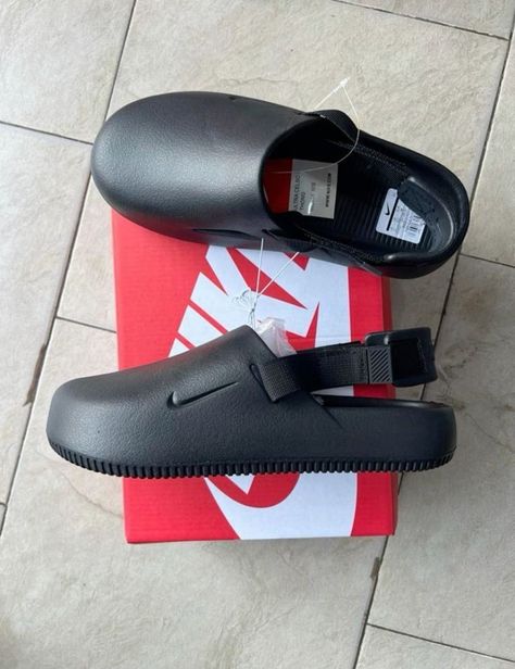 Nike Mules, Trendy Mens Shoes, Custom Jeans Diy, Stylish Flip Flops, Laceless Sneakers, Foam Sandals, Pretty Sneakers, Half Shoes, Black Dude