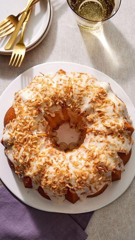 The Coconutty Goodness Of Louisiana Crunch Cake Louisiana Crunch Cake Recipe, Southernliving Recipes, Louisiana Meals, Louisiana Crunch Cake, Coconut Crunch, Coconut Loaf, Cake Mug, Crunch Cake, Pound Cakes