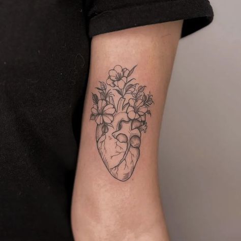 flâneur. Real Heart Tattoos, Human Heart Tattoo, Heart Flower Tattoo, Anatomical Heart Tattoo, Nurse Tattoo, Tattoo Heart, Nursing Schools, Disney Tattoo, Delicate Tattoo