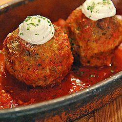 Meatballs With Ricotta, Giant Meatballs, Quick Tomato Sauce, Basic Meatballs, Ricotta Meatballs, Feed The Hungry, Italian Meatballs Recipe, Italian Tomato Sauce, Meatball Casserole