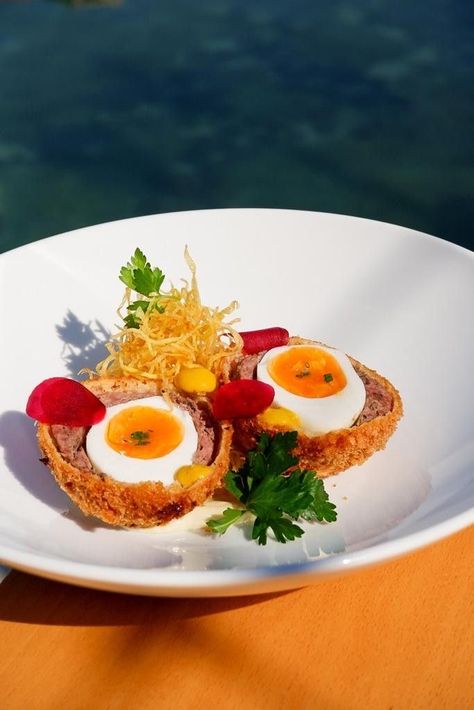 Cheese Plating Ideas, Egg Dishes Plating, Fine Dining Breakfast Ideas, Fine Dining Brunch, Egg Plating Ideas, Fine Dining Salad, Fine Dining Breakfast, Egg Plating, Food Arrangement