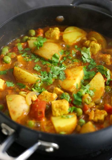 Cardomom Recipes, Potato And Pea Curry, Quorn Chicken, Quorn Recipes, Healthy Curry Recipe, Curry Easy, Low Calorie Protein, Healthy Low Calorie, Meat Free Recipes