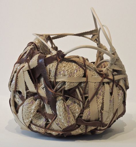 Contemporary Basket Weaving, Bamboo Sculpture, 3d Textiles, Nature Weaving, Fabric Pots, Contemporary Baskets, Art Loft, Basket Weaving Diy, 3d Quilts