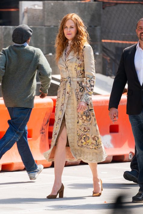 Exploring the Deeper Meaning Behind Grace Fraser's Lavish Coats on The Undoing Nicole Kidman Outfits, Dresses Room, Outfits From Movies, Practical Magic Movie, Nicole Kidman Style, The Undoing, Coat Details, Tv Outfits, How To Be Graceful