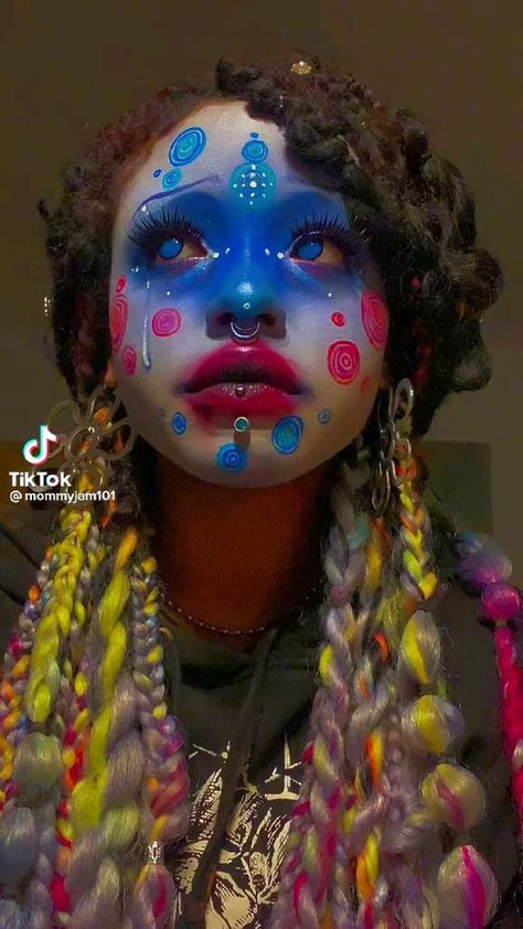 Clown Makeup Colorful, Kidcore Makeup, Strange Makeup, Clown Emoji, Kitty Aesthetic, Awesome Drawing, Bi Panic, Graphic Makeup, Cool Makeup Looks