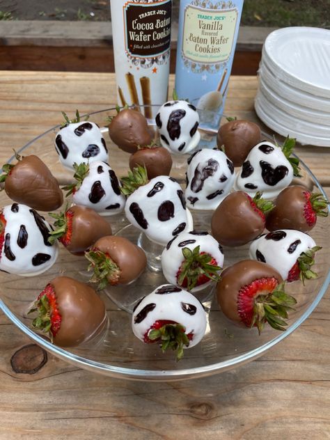 1st Rodeo Birthday Party Food Ideas, Cowboy Themed Candy Table, Vaquera Gender Reveal, Cow Themed Party Food Ideas, Cow Print Candy Apples, Cowboy Candy Table Ideas, Cow Print Party Treats, Cow Themed Party Games, My First Rodeo Snack Ideas