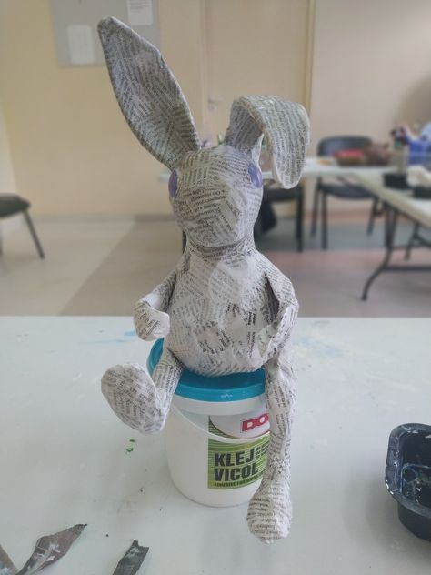 my first paper-mache work in progress!!! Im in love with this technic ♥️ Paper Mache Bunnies, Papier Mache Rabbit, Paper Mache Art Projects Ideas, Paper Mache Crafts Diy, Easy Paper Mache Projects, Paper Mache Sculpture Ideas, Bunny Paper Mache, Paper Mache Art Projects, Papier Mache Art