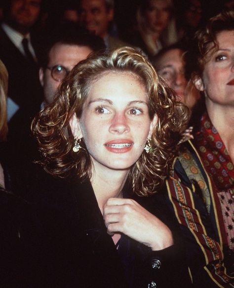 Julia Roberts Short Curly Hair, Julia Roberts Short Hair, Julia Aesthetic, Julia Roberts Hair, Julia Roberts Style, Aesthetic 90s, Jodie Foster, Catherine Deneuve, Sandra Bullock