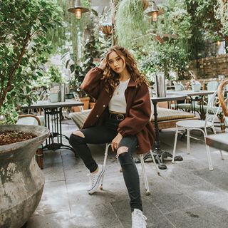 Jenn Im 💓 임도희 (@imjennim) • Instagram photos and videos Spring Outfit Women, Jenn Im, Rainy Day Fashion, Estilo Swag, Vans Outfit, Cold Weather Outfit, Boating Outfit, Collage Vintage, Outfit Jeans