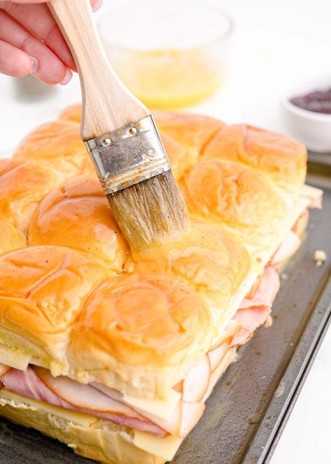 Monte Cristo Sliders - Table for Two® by Julie Chiou Delicious Party Appetizers, Monte Cristo Sliders, Easy Slider Recipes, Yummy Appetizers Parties, Ham And Swiss, Monte Cristo Sandwich, Slider Sandwiches, Turkey Ham, Hawaiian Sweet Rolls