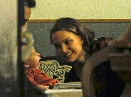 Natalie Portman Baby, Natalie Portman Pregnant, Benjamin Millepied, Jim Hopper, Christmas Party Photo, Celebrity Pics, Cute Mug, Face Card, Oscar Winners