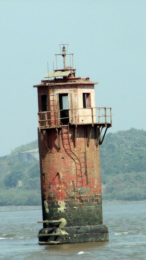 Abandoned Lighthouse, Lighthouse Pictures, Mumbai Maharashtra, Light Houses, Terraria, Arte Inspo, Mumbai India, Light House, Urban Sketching