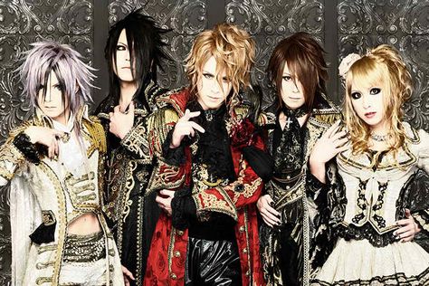 Versailles Philharmonic Quintet, Visual Kei Fashion, Kei Visual, Kamijo, Kei Fashion, Fancy Costumes, Extreme Metal, Peinados Recogidos, Japanese Dress