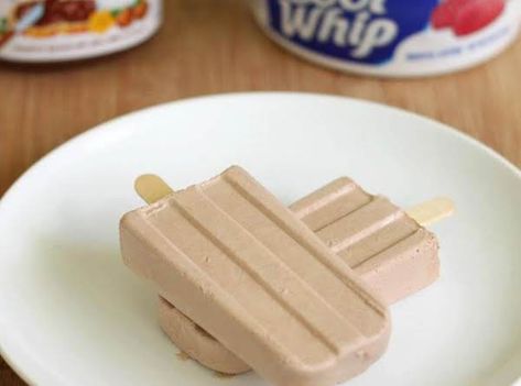 Nutella Cool Whip Popsicles Nutella Cool Whip, Nutella Snacks, How To Make Nutella, Nutella Recipes Easy, Popsicles Recipe, Nutella Fudge, Cookie Deserts, Healthy Delicious Recipes, Making Homemade Ice Cream