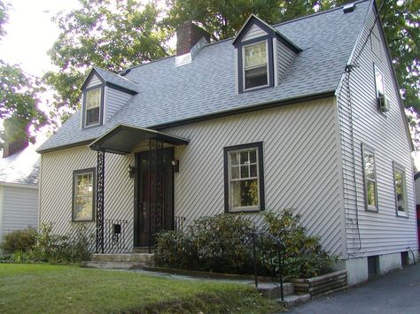 Small Cape Cod with dormers, no shutters, center chimney, and diagonal siding on the front. American Colonial Style, Cape Style Homes, Small Cottage House Plans, Kb Homes, Modern Prefab Homes, Wooden Cottage, Shore House, American Houses, A Ladybug